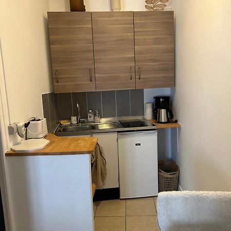 Grand Studio Entierement Renove Au Coeur De Paris Apartment Exterior foto
