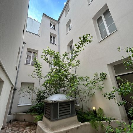 Grand Studio Entierement Renove Au Coeur De Paris Apartment Exterior foto