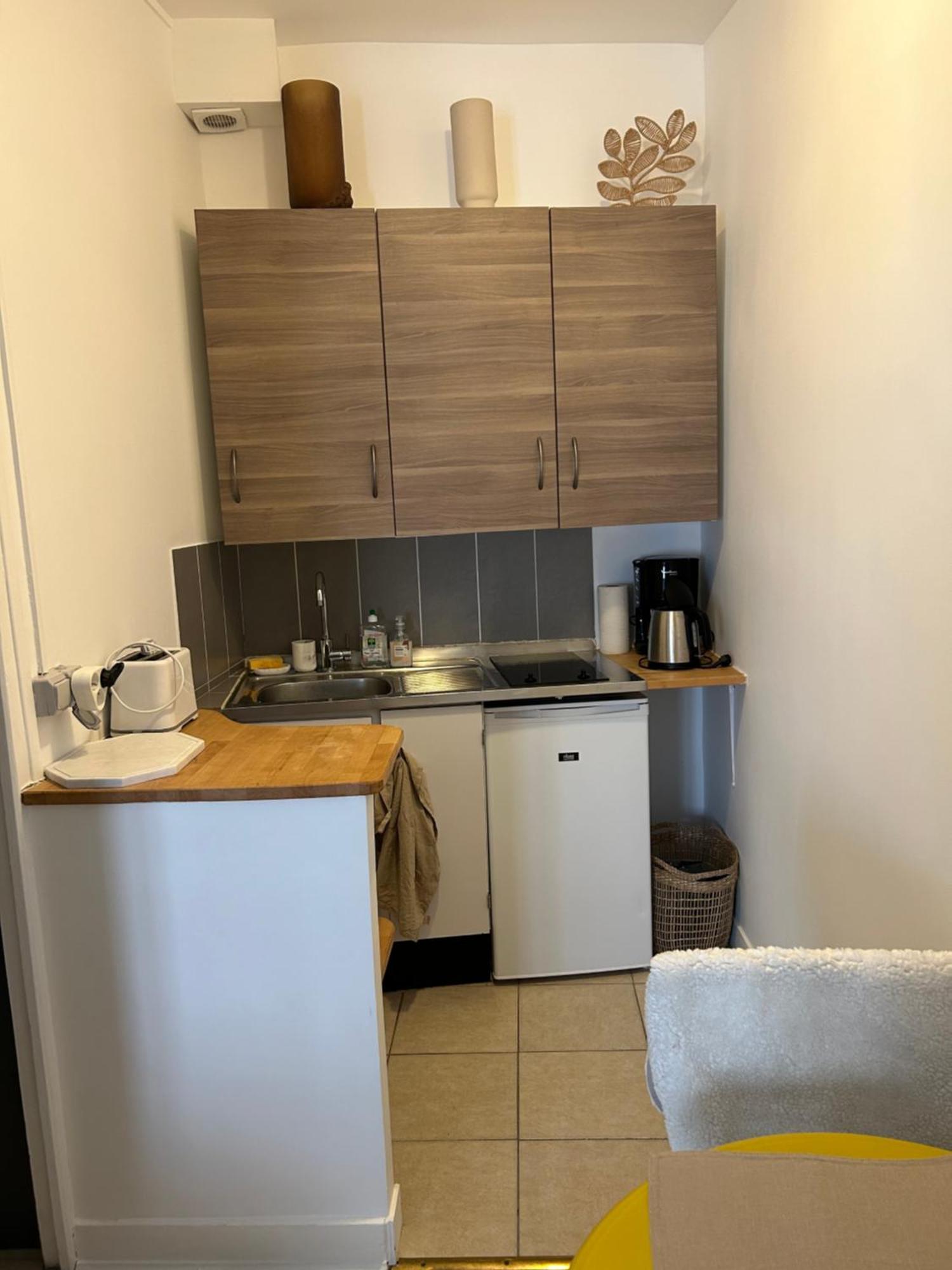 Grand Studio Entierement Renove Au Coeur De Paris Apartment Exterior foto