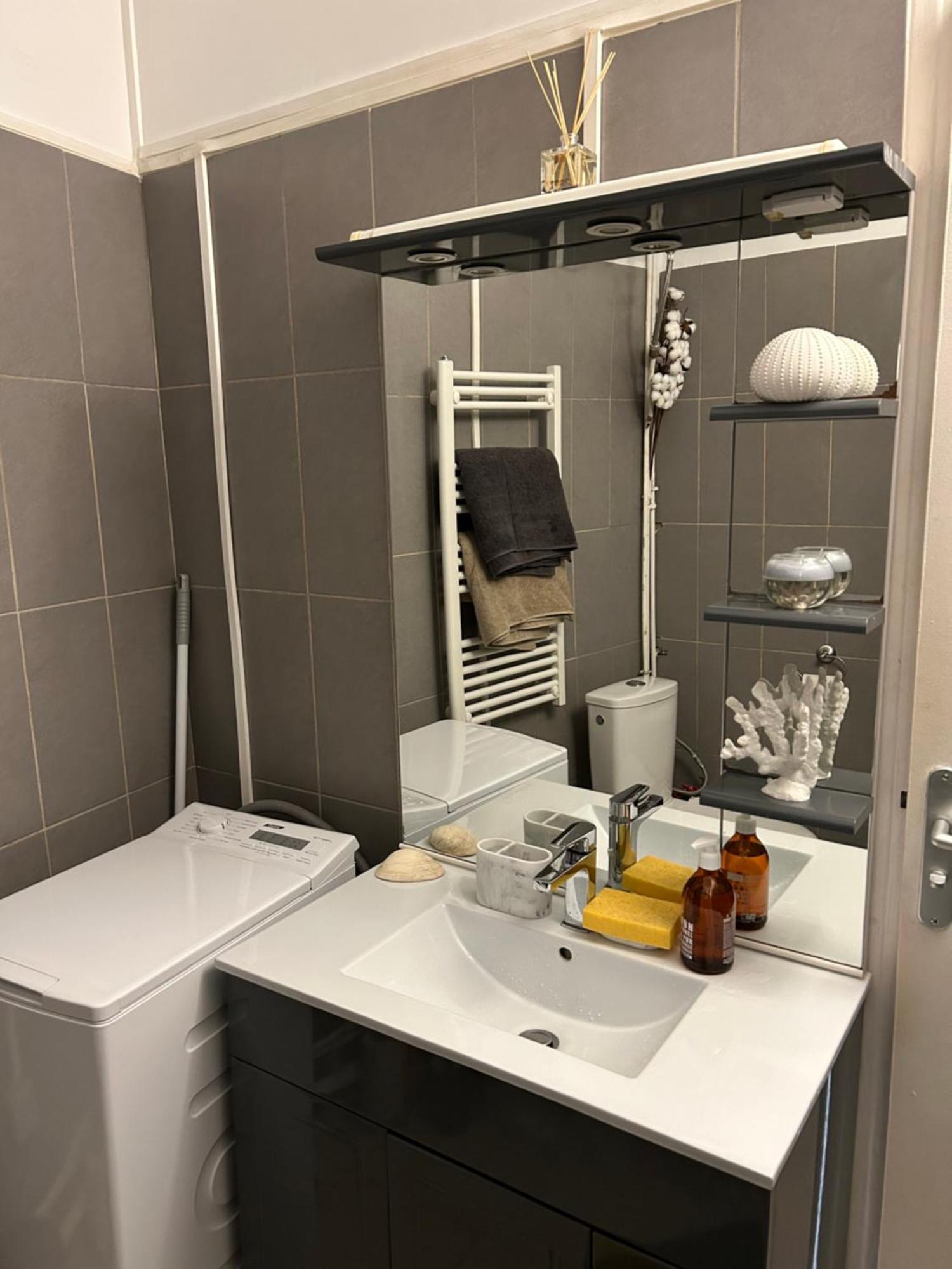 Grand Studio Entierement Renove Au Coeur De Paris Apartment Exterior foto
