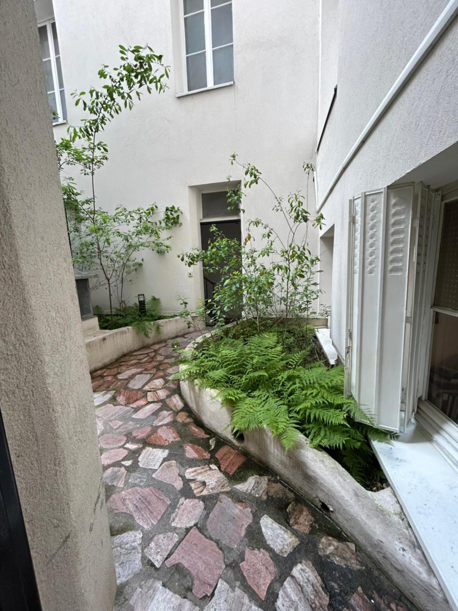 Grand Studio Entierement Renove Au Coeur De Paris Apartment Exterior foto